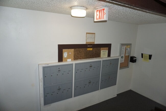 Building Photo - 3 BEd CONDO, NO DEPOSIT AND WATER INCLUDED...