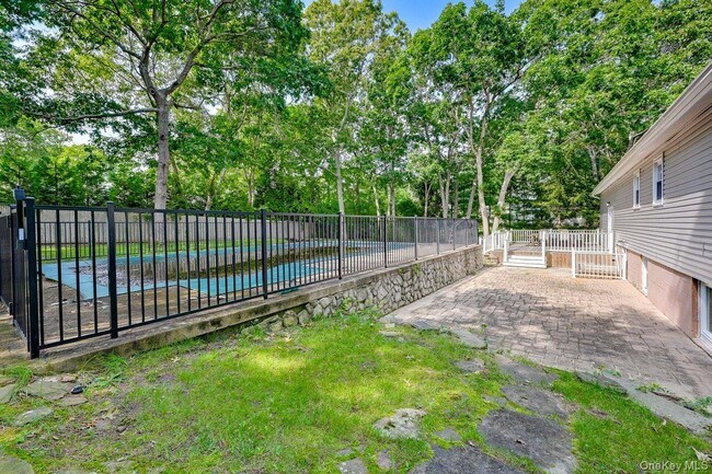 Building Photo - 2 Fairview Rd