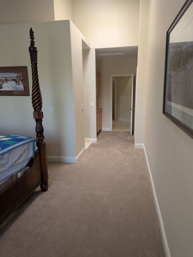 Building Photo - Furnished 3-Bedroom Townhome with Stunning...