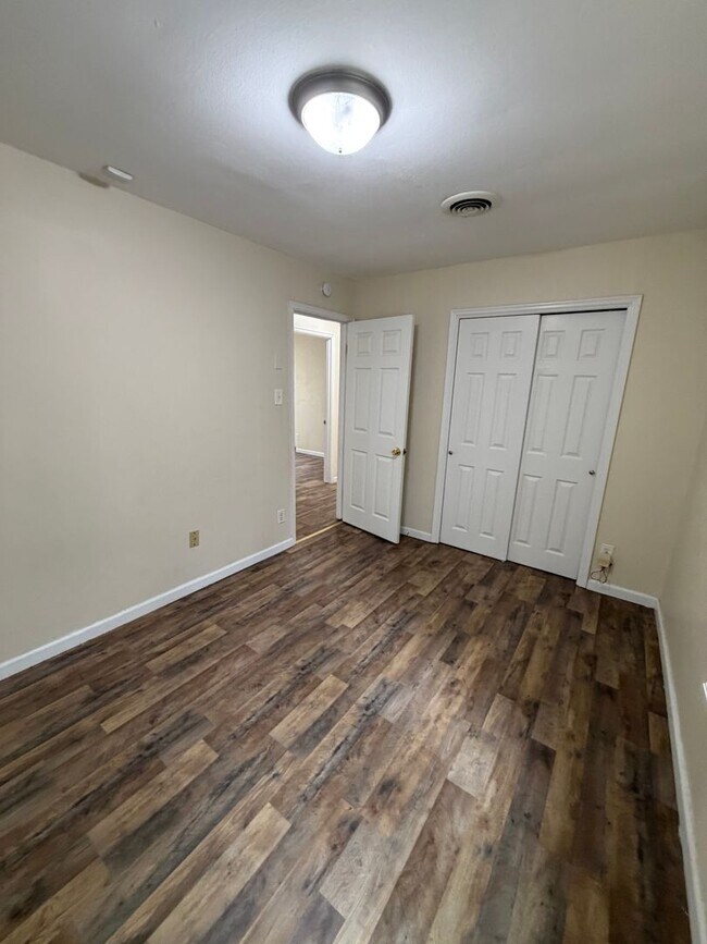 Building Photo - Move in Ready