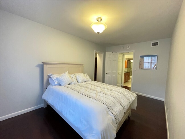 Building Photo - 1800 S Ocean Blvd