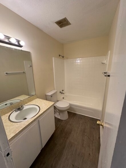 Building Photo - 1505 W Highland Ave