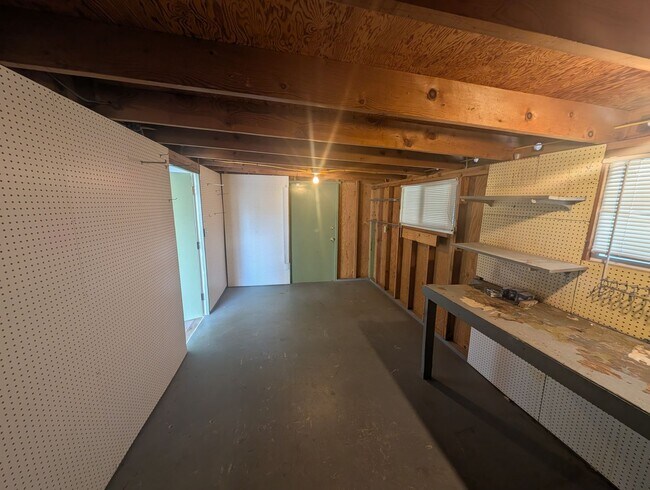 Building Photo - 4 Bedroom and 2 Bath Rental