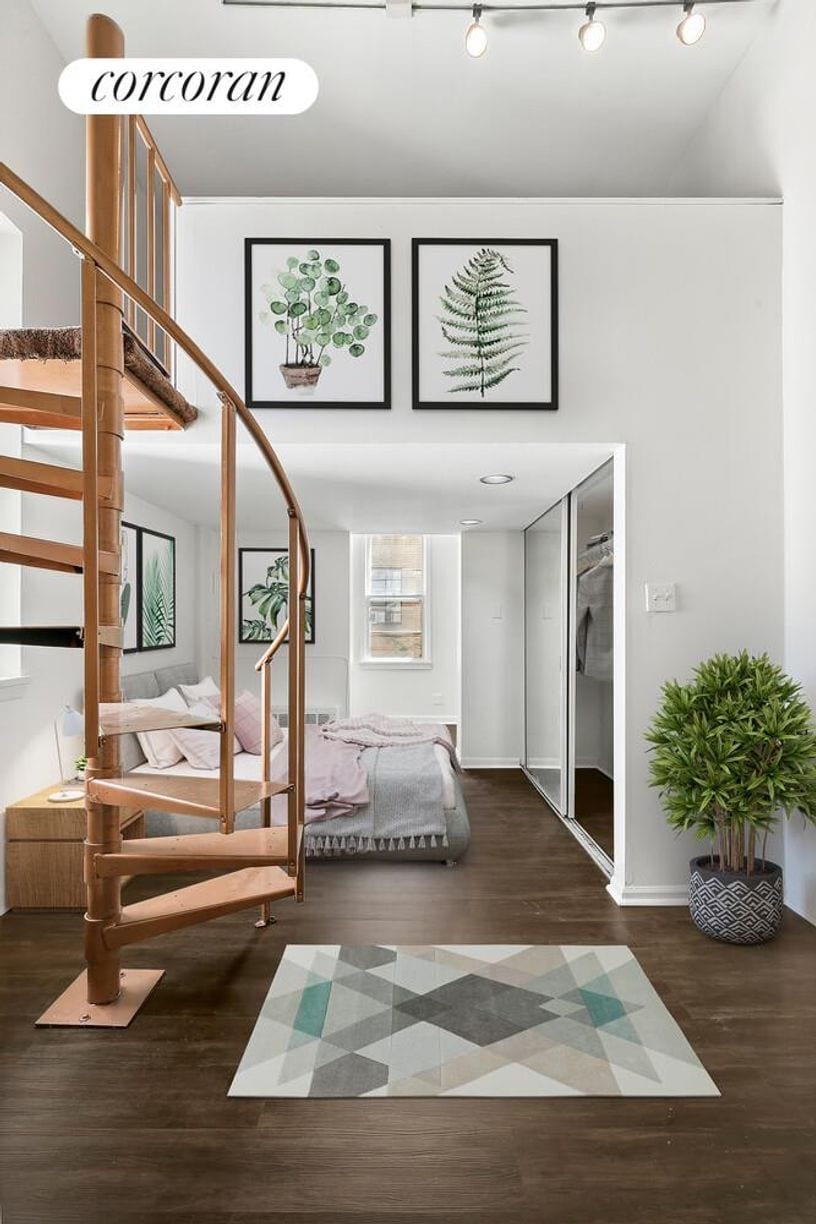 Building Photo - 10 W 87th St