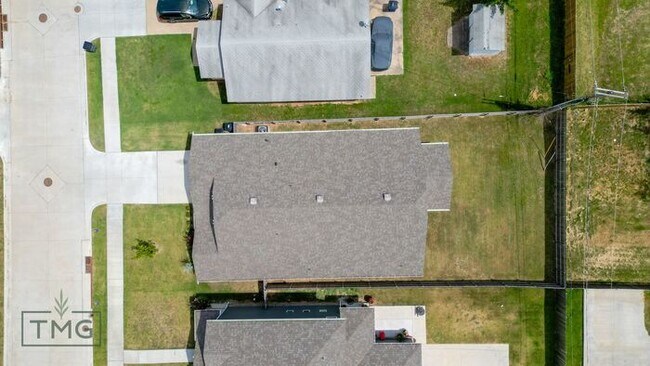 Building Photo - MOVE-IN SPECIAL!! | $500 Credit When You A...