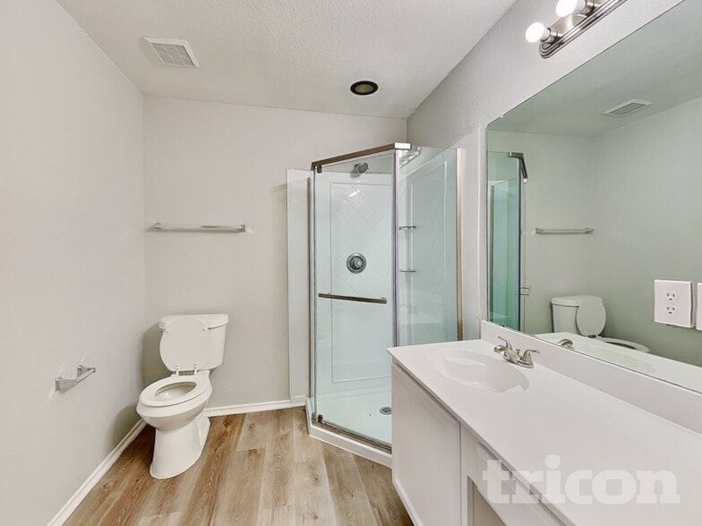 Building Photo - 1700 Bob Dr