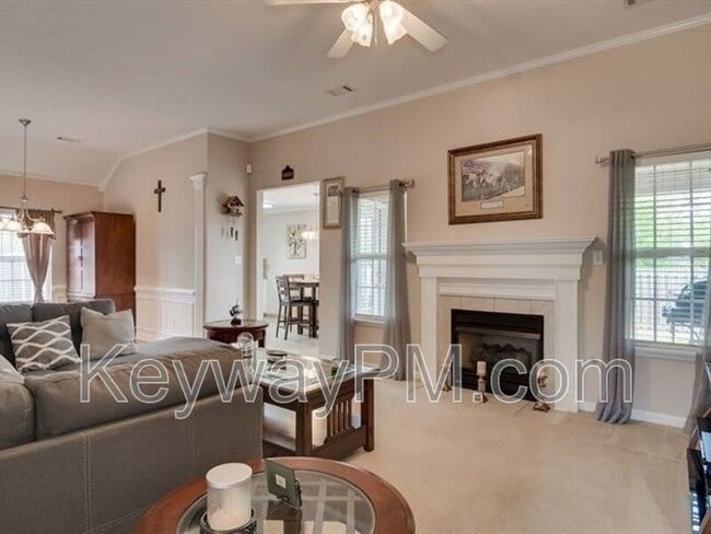 Building Photo - 3019 Pepperhill Dr