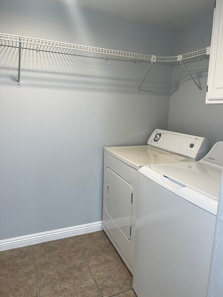 Building Photo - 1624 Coyote Run Dr