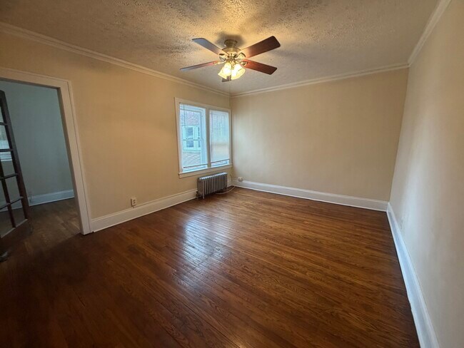 Building Photo - 1376 W 112th St