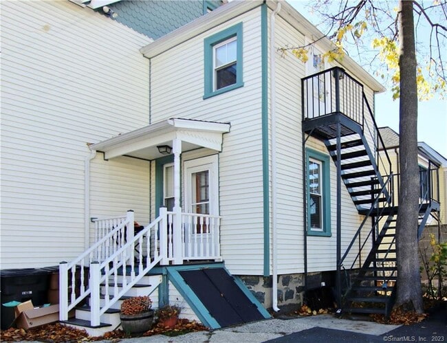 Building Photo - 11 Dolsen Pl