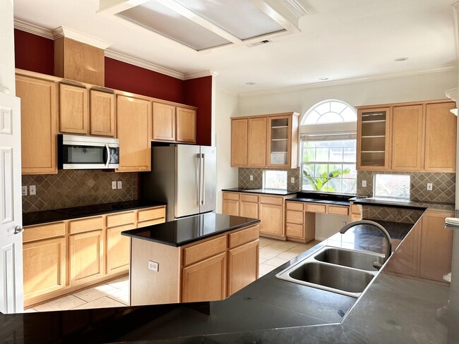 Building Photo - 7613 Bayonne Dr