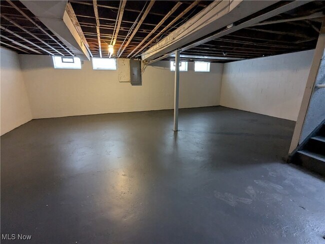 Building Photo - 16401 Home Ave