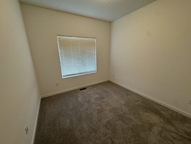 Building Photo - "Spacious 5-Bed Oasis with 3 Full Baths in Charming Bel Aire - 2,624 Sq Ft of Comfortable Living!"