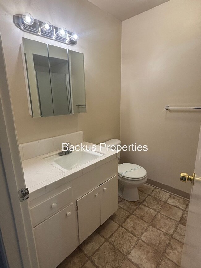 Building Photo - 476 Belmont Dr