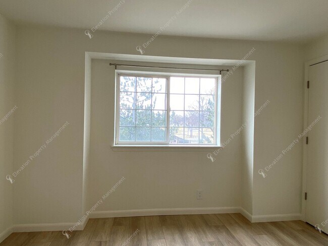 Building Photo - Bright Redmond Duplex — Steps from Umatilla Sports Complex, Garage & Fenced Yard