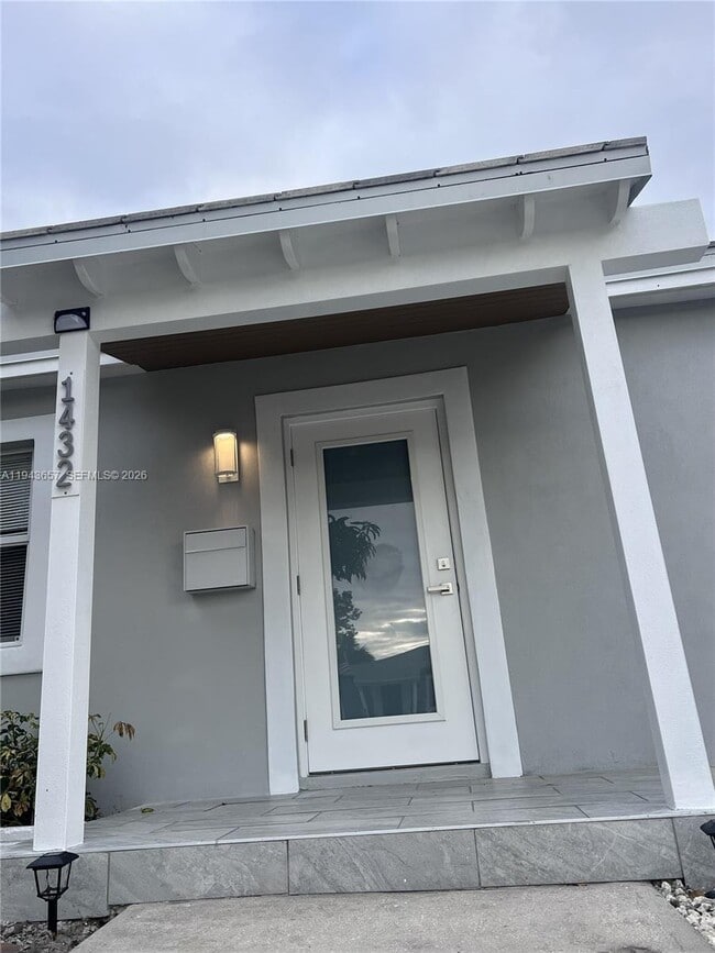 Building Photo - 1432 N Andrews Ave