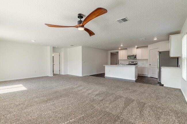 Building Photo - 109 Persimmon Dr