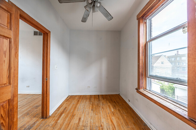 Building Photo - 2842 W Augusta Blvd