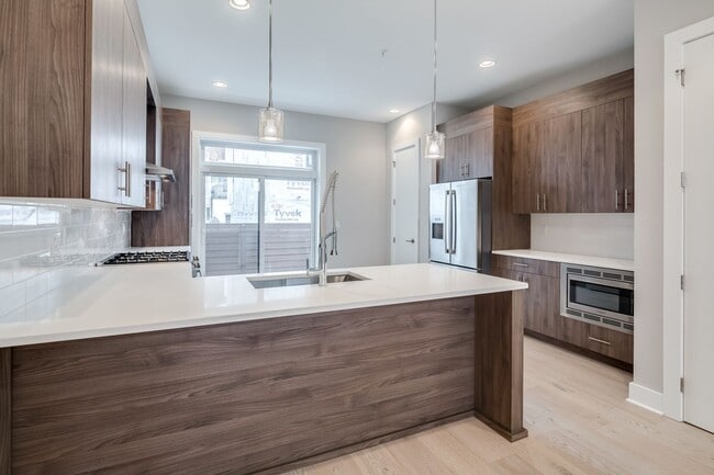Building Photo - Northern Liberties Townhome with Parking