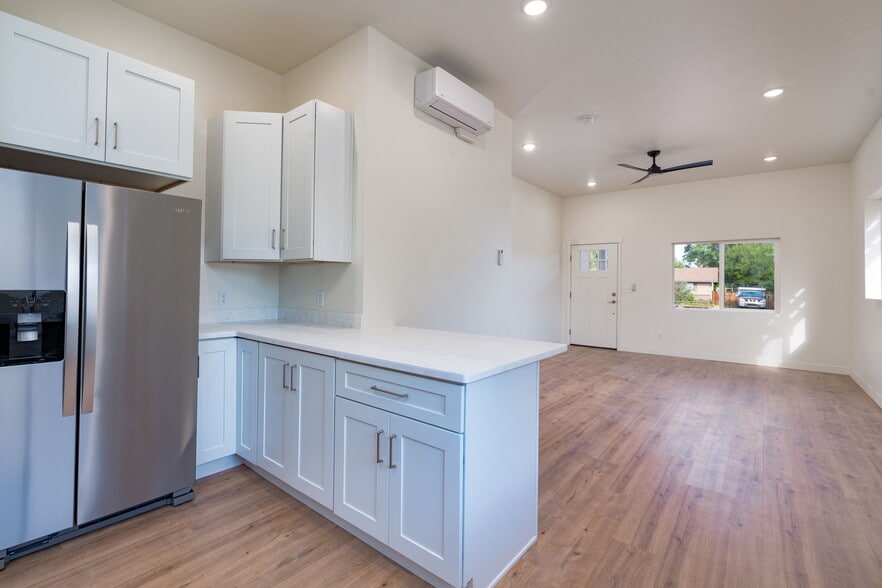 Building Photo - 534 Mockingbird Ln