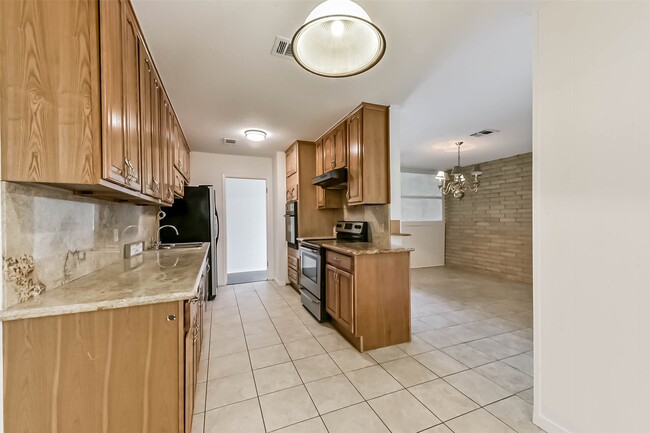 Building Photo - 1124 Helen Dr