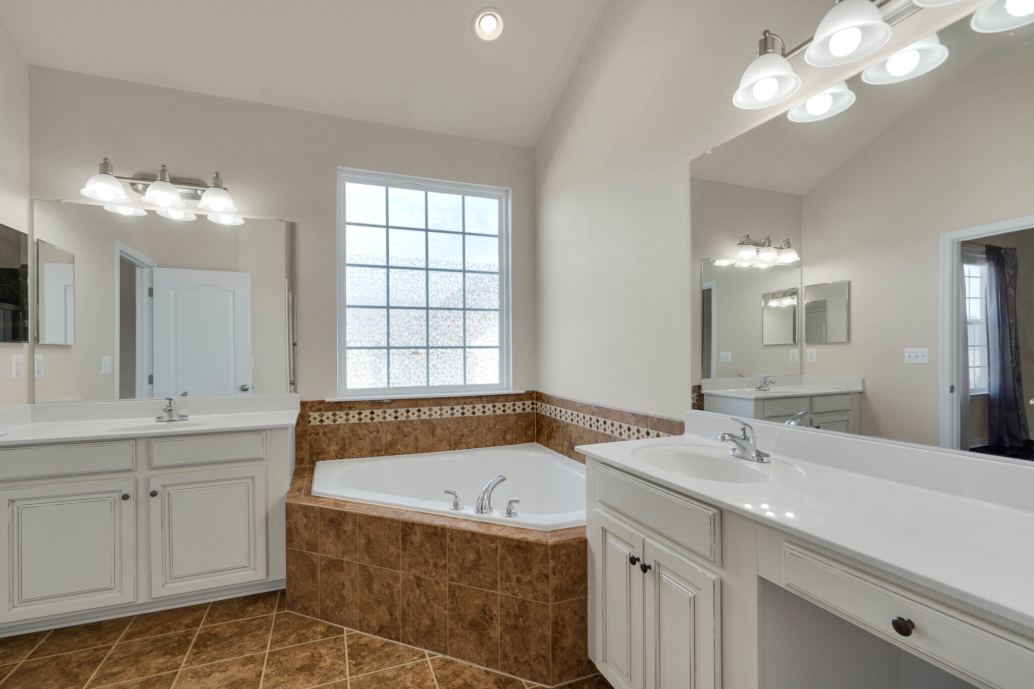 Building Photo - 6 Lamplighter Ln