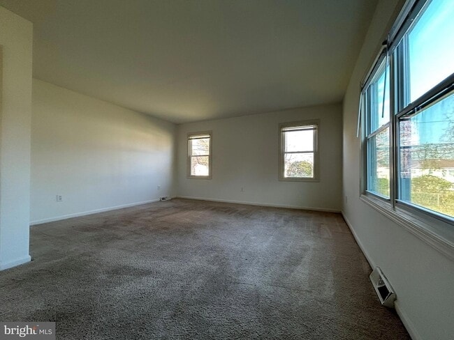 Building Photo - 7 Elk Ln