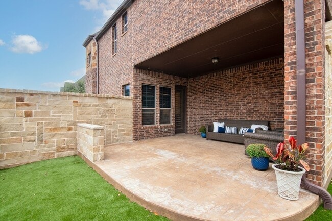 Building Photo - 100 Prewit St