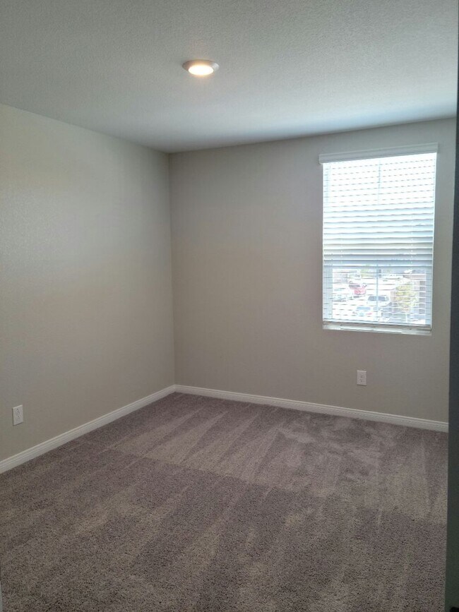 Building Photo - COMING SOON! NICE 4 BEDROOM HOME IN CENTENNIAL HILLS-NORTHWEST AREA!!!