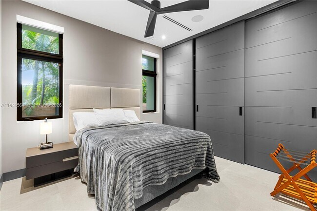 Building Photo - 12911 Oleander Rd