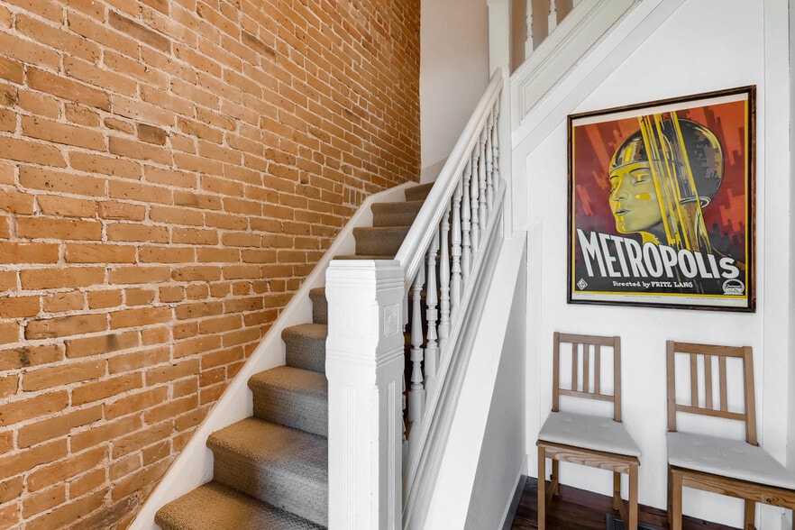 Building Photo - 920 E 24th Ave