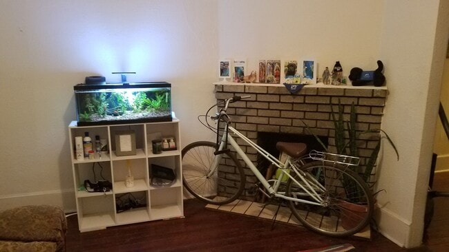 Building Photo - Historic 1 Bedroom, 1 Bathroom Duplex (wit...