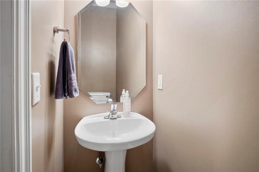 Building Photo - 1101 Walnut St