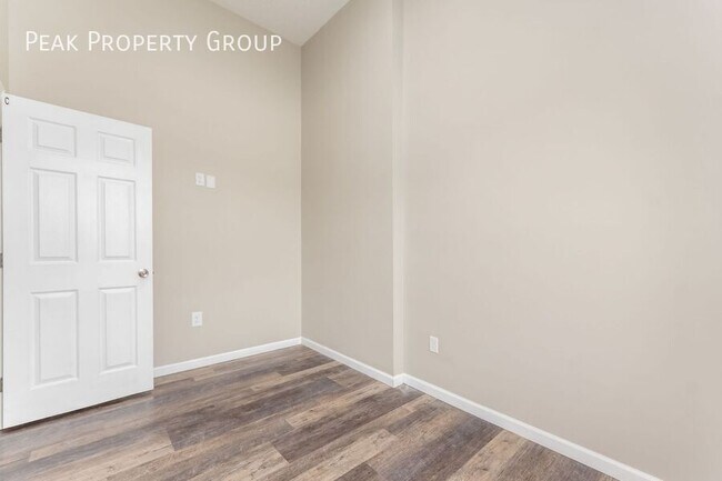 Building Photo - 1359-1365 Summit Street-1363 Summit Street