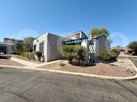 Building Photo - 3402 N Richland Dr