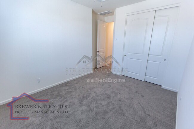 Building Photo - 827 W Nova Pl