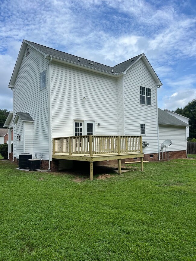 Building Photo - 4Bedroom 2.5Bath Two Story Home in High Point