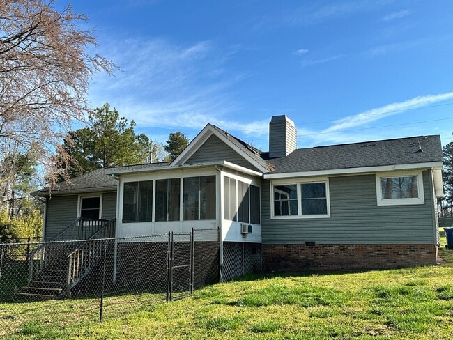 Building Photo - 3 Bed/2 Bath in Harlem, GA with Sunroom & ...