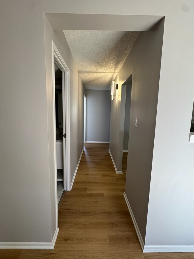 Building Photo - 234 Circle Ave