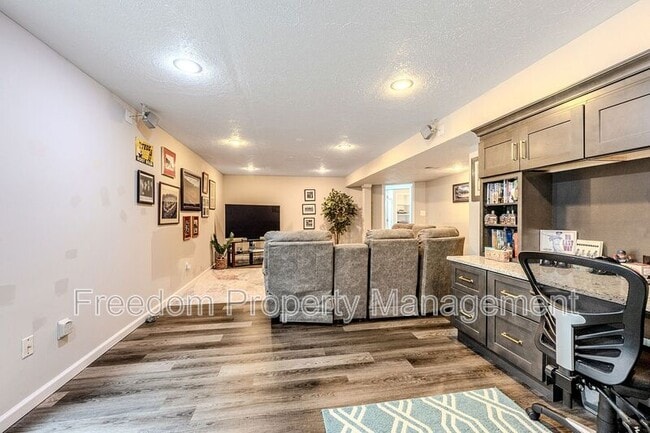 Building Photo - 9564 Basilwood Dr