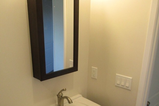 Building Photo - 6516 Beck Ave