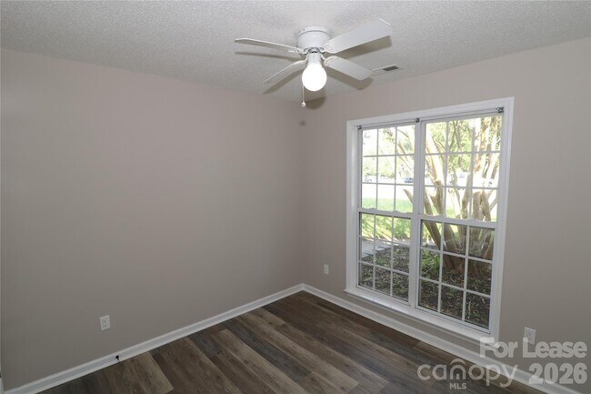 Building Photo - 711 Harvest Way