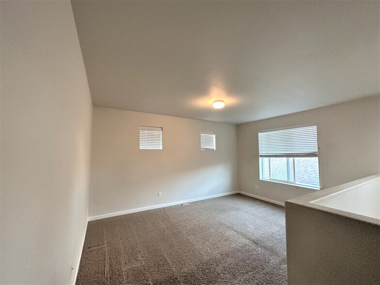 Building Photo - 8921 170th St NE