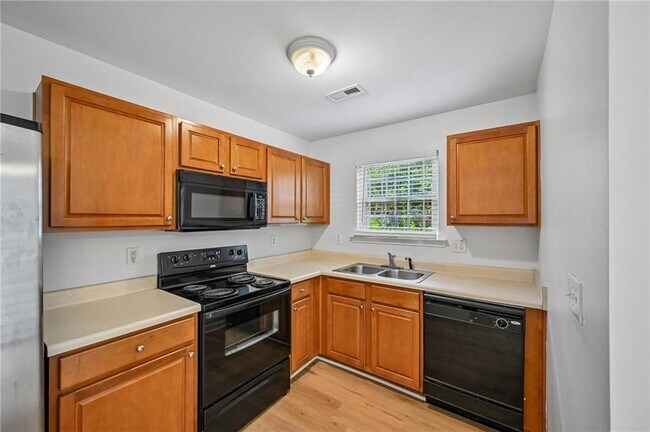 Building Photo - 725 Crestwell Cir