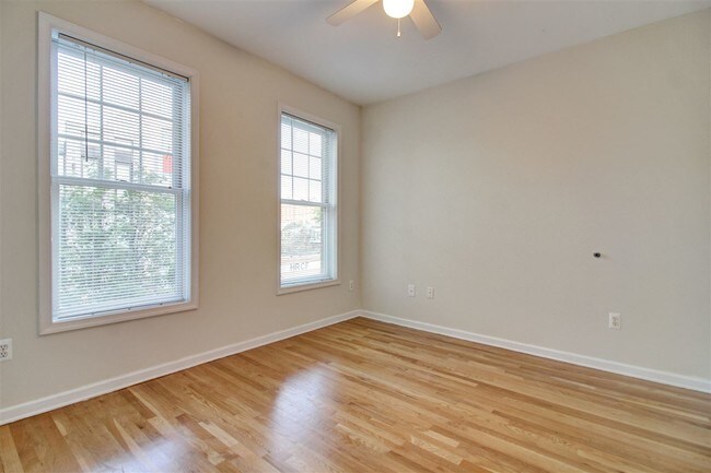 Building Photo - 704 Clinton St