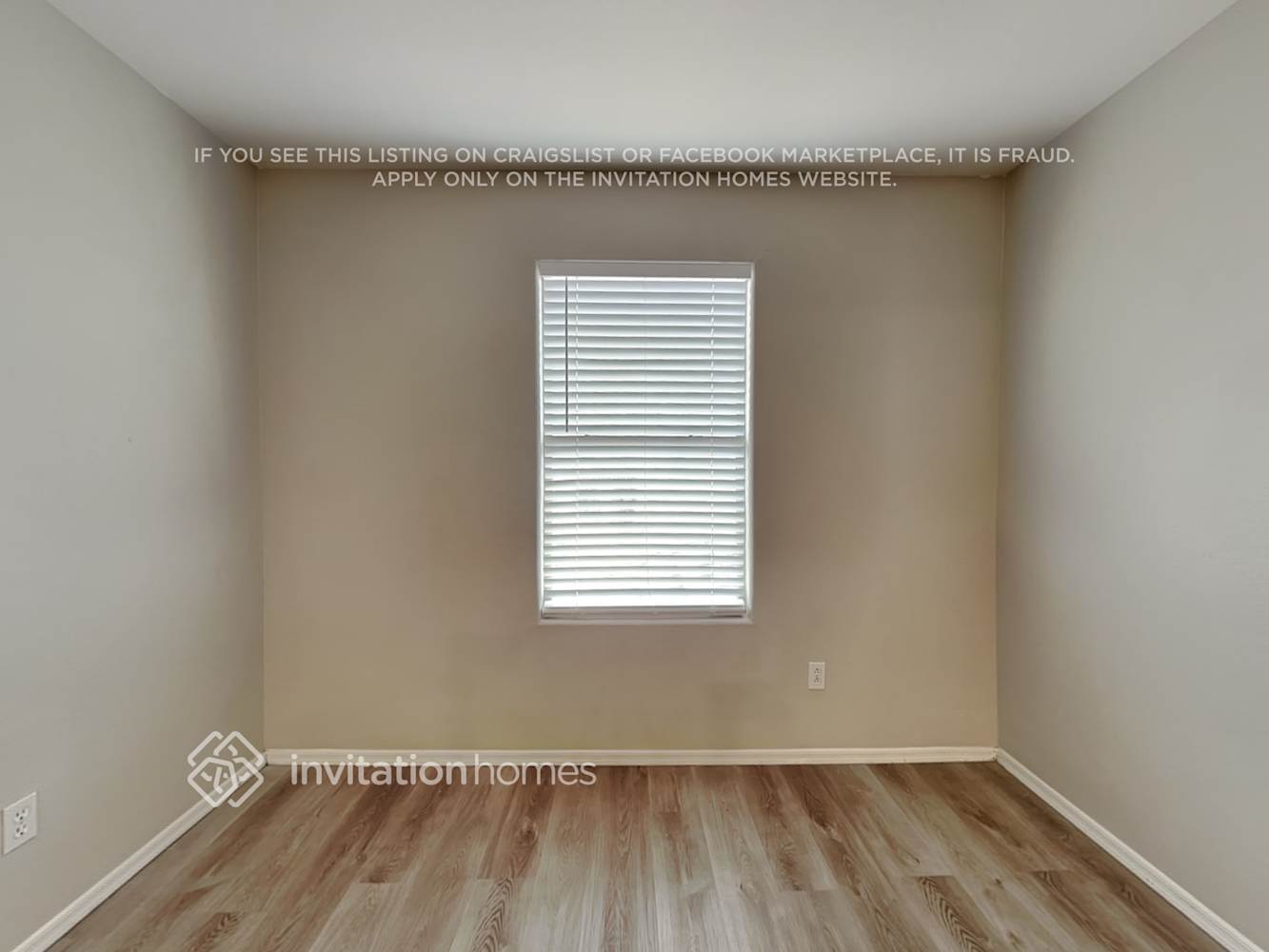 Building Photo - 936 E Corral St