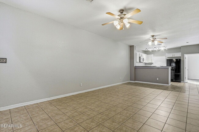 Building Photo - 3150 N Yarbrough Dr