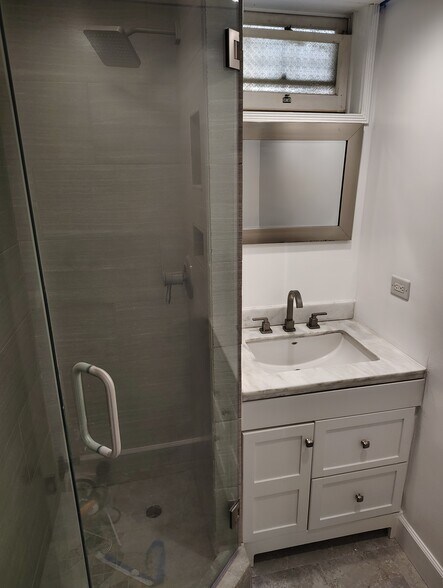 Bathroom - 4343 Valle Dr