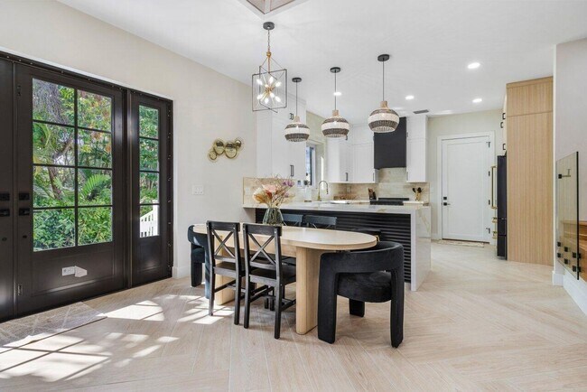 Building Photo - 1920 Spanish Trail