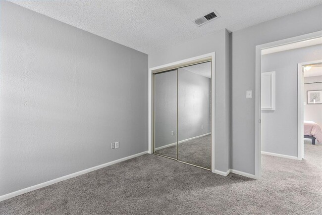 Building Photo - 2201 Lakeway Blvd